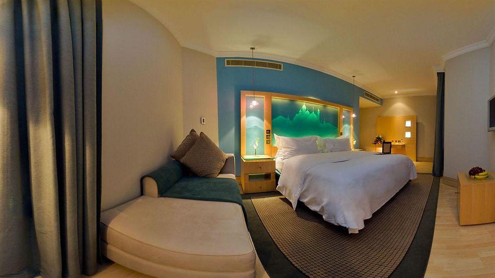 Le Royal Tower Hotel Kuwait City Exterior photo