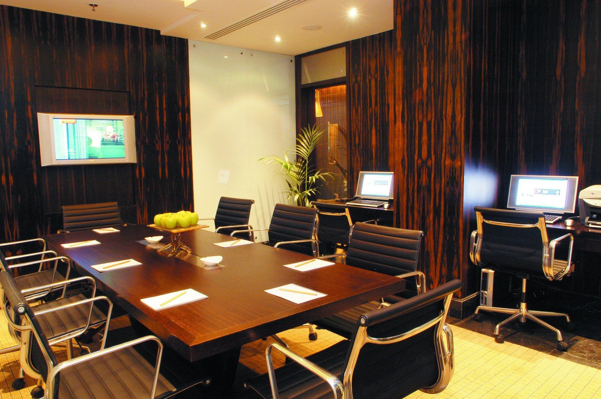 Le Royal Tower Hotel Kuwait City Facilities photo
