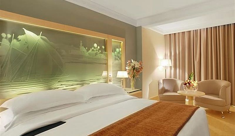Le Royal Tower Hotel Kuwait City Room photo