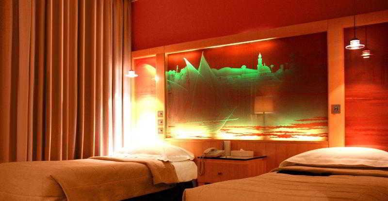 Le Royal Tower Hotel Kuwait City Exterior photo