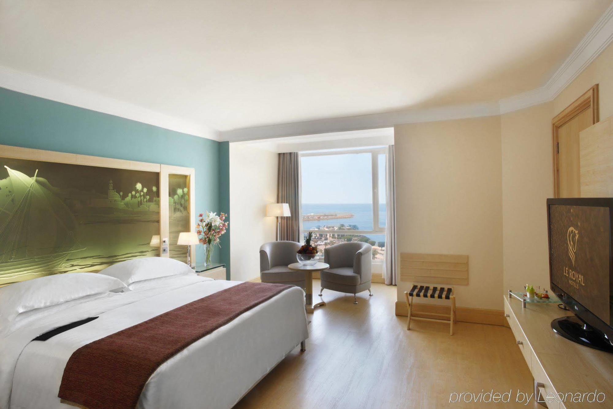 Le Royal Tower Hotel Kuwait City Room photo
