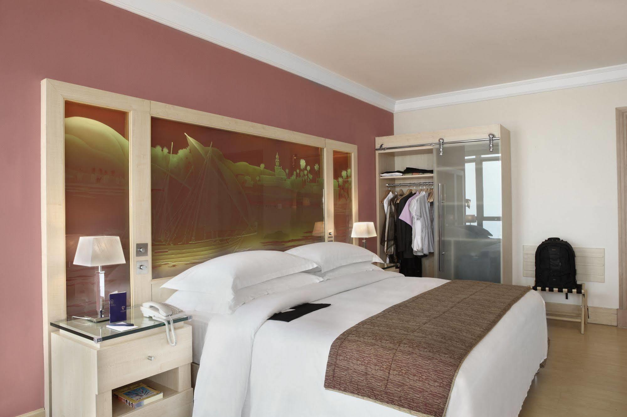 Le Royal Tower Hotel Kuwait City Exterior photo