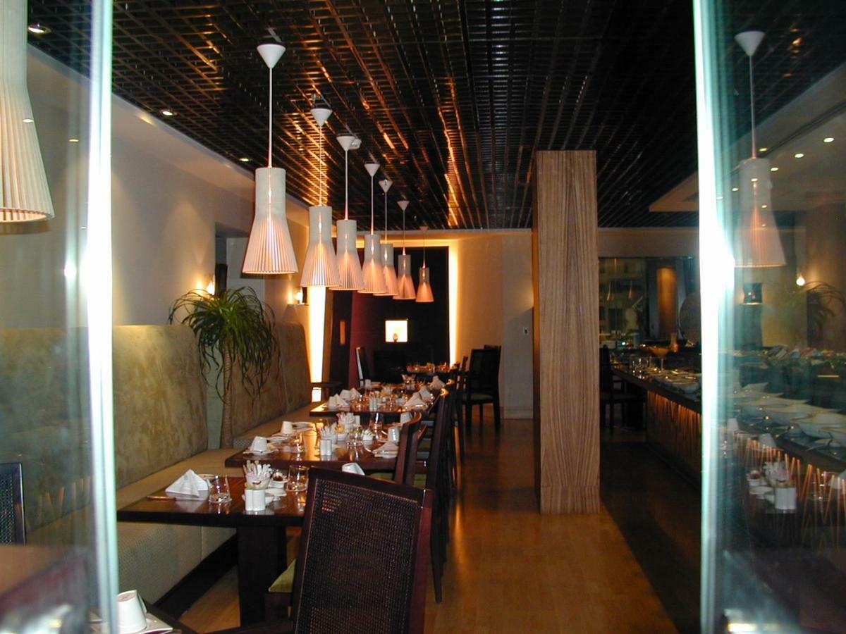 Le Royal Tower Hotel Kuwait City Exterior photo