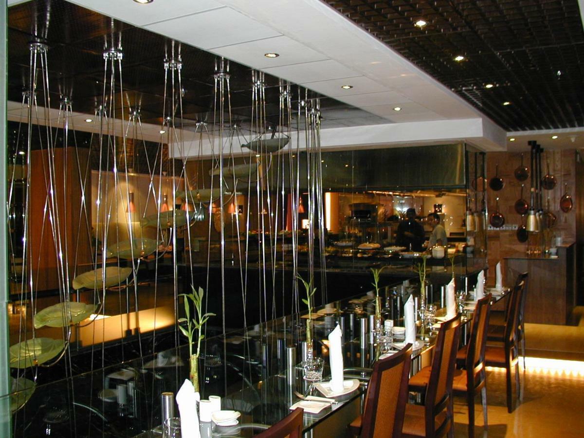 Le Royal Tower Hotel Kuwait City Exterior photo
