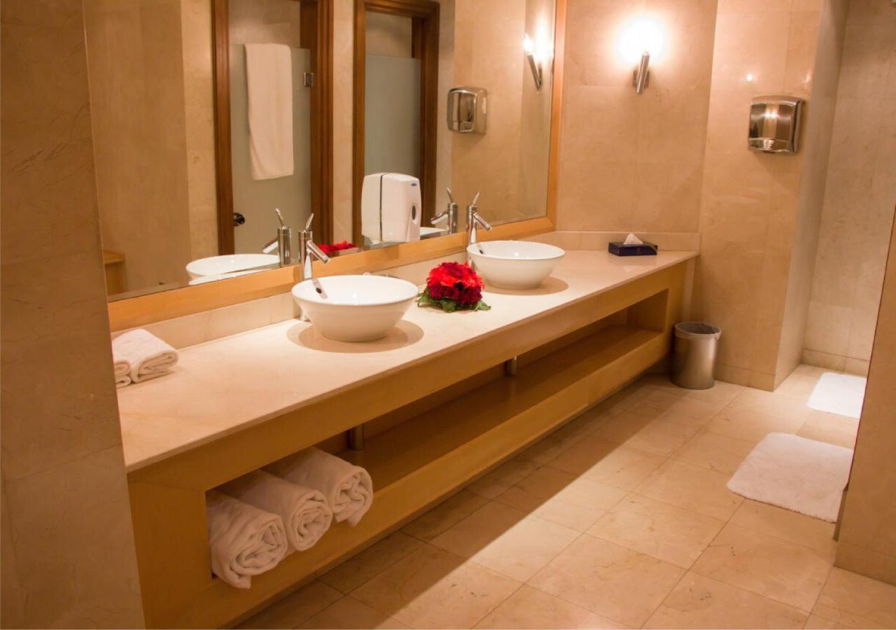 Le Royal Tower Hotel Kuwait City Exterior photo